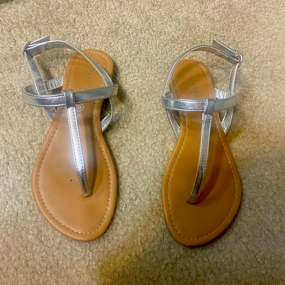 Size size 38 (7) sandals